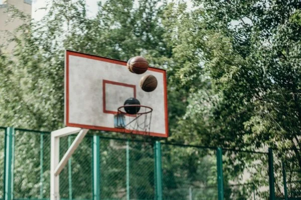 Stephen Curry shooting basketball